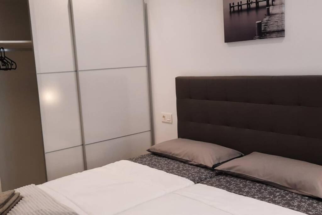 Apartamentos Milan 2 Oviedo Luaran gambar
