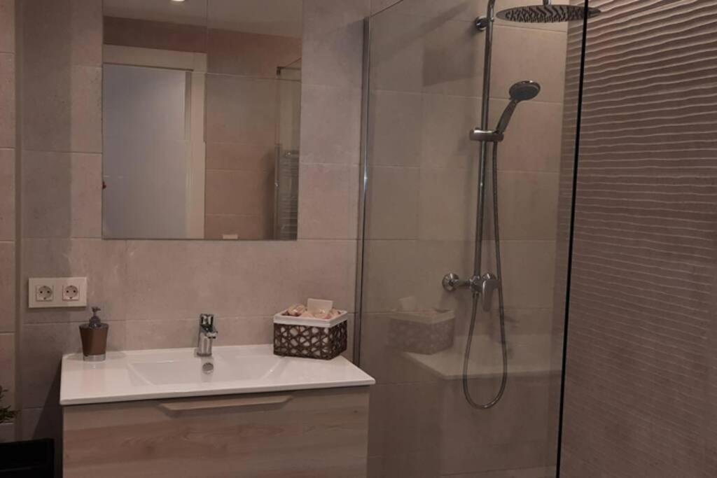 Apartamentos Milan 2 Oviedo Luaran gambar